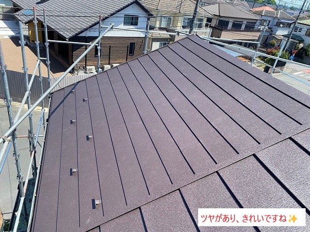 滑川町で表面の石の剝がれが！遮熱性・遮断性に優れた屋根材へカバー工法です！
